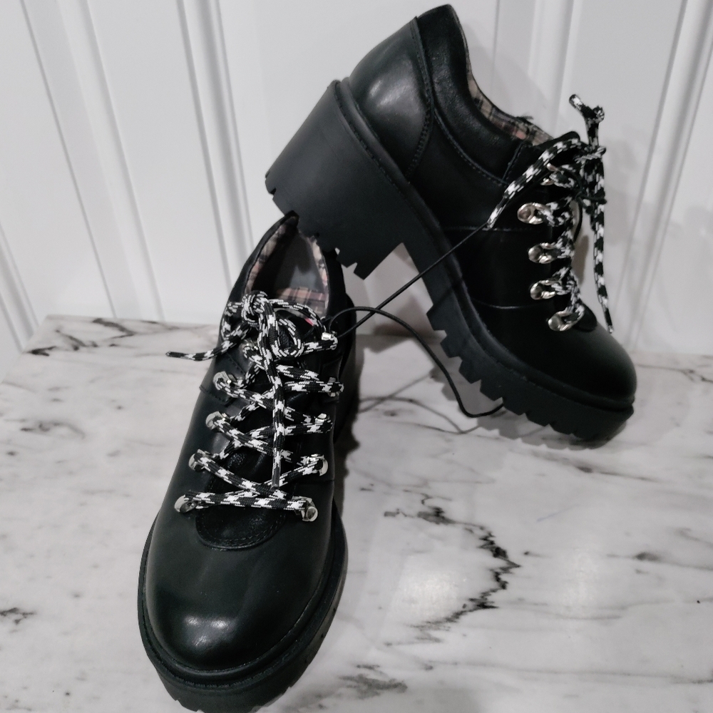 NWOT Pop chunky Y2K black platform shoes women's size 7